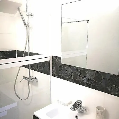 Apartment Moderne,face Au Parc. Aix-les-Bains