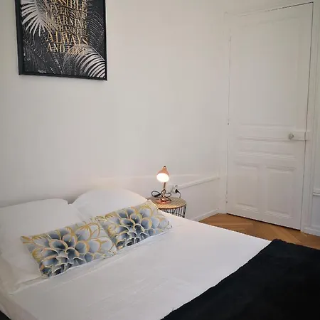 Moderne,face Au Parc. Apartment