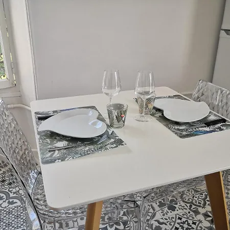 Apartment Moderne,face Au Parc. *