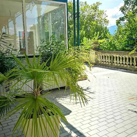 Appartement Moderne,face Au Parc. *